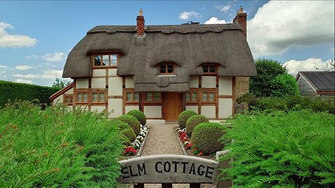 Pretty Villages with Story Book Cottages in Cotwolds England Countryside