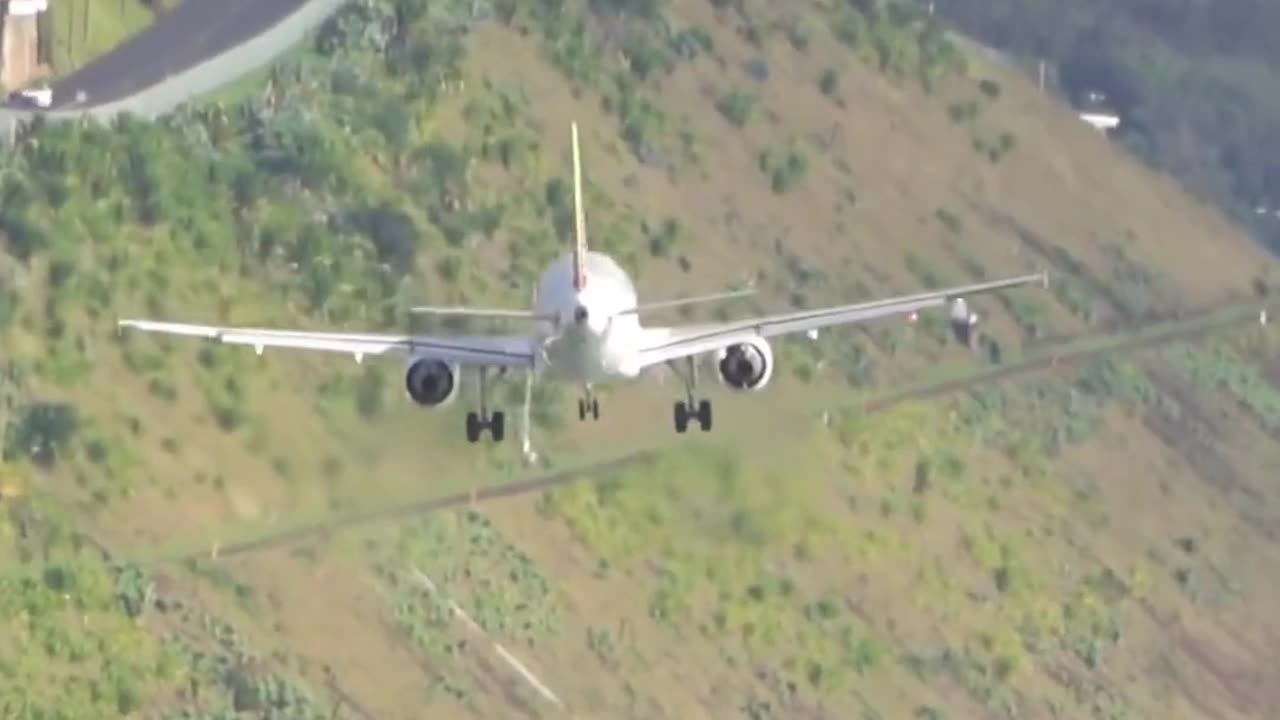 Crosswind landing of an A319 at Cristiano Ronaldo International Airport in Madeira, Portugal