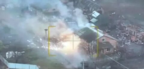 US Bradley fighting vehicle fires at house where Russian fighters gathered at close range