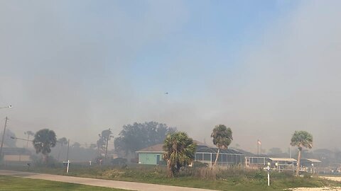 Helicopter bringing water to fire in Gulf Cove