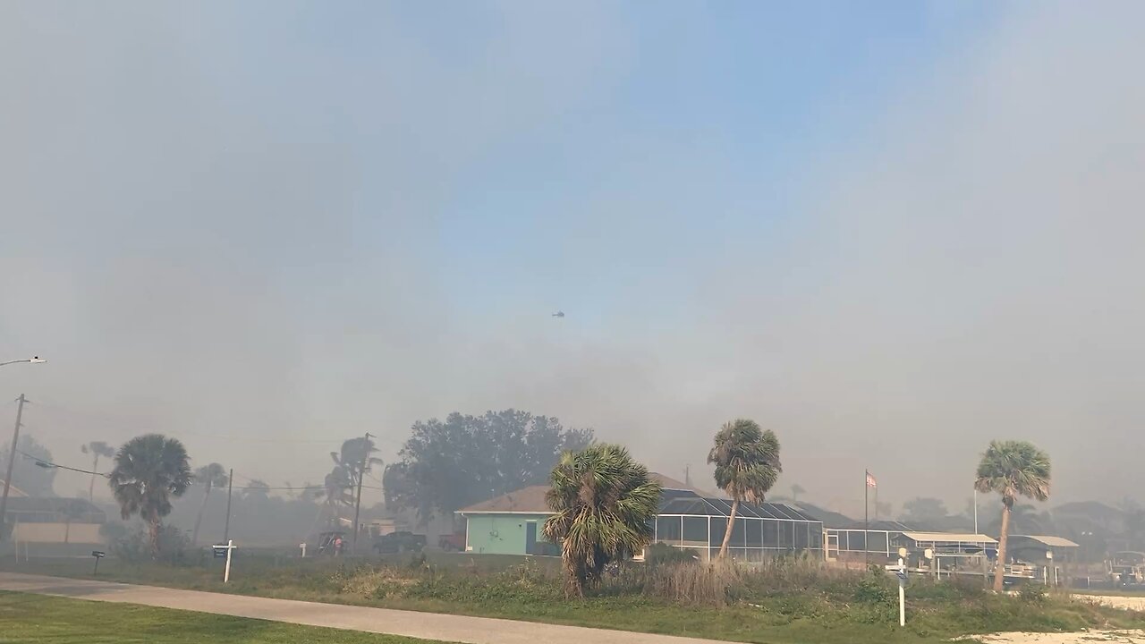 Helicopter bringing water to fire in Gulf Cove