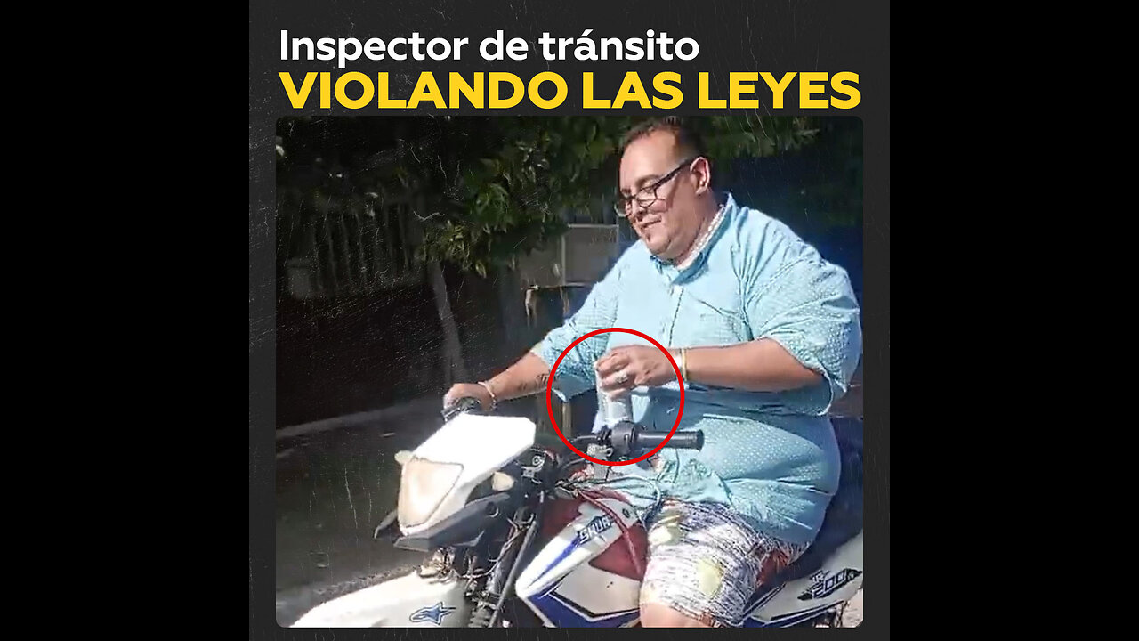 Sorprenden a inspector de tránsito conduciendo ebrio una moto y sin casco