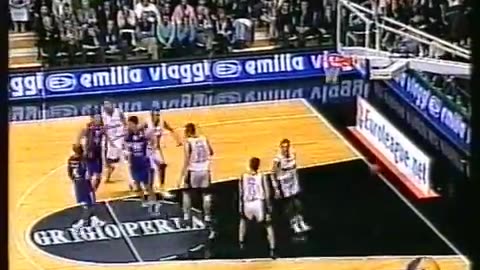 "Kinder Bolonia vs Tau Cerámica" 1° GAME FINAL EUROLIGA 2001 (17 de Abril, 2001)