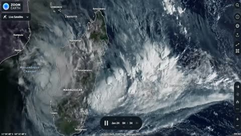 Miran Rubin - Tropical Cyclone Cheneso 17.01.2023 - 27.01.2023 - Zoom Earth 2