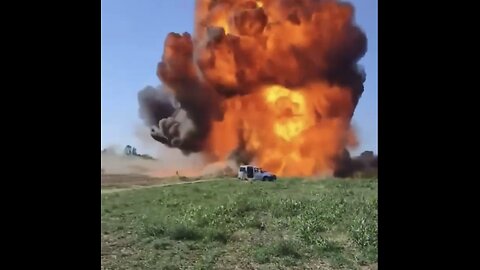 SMALL PLANE ENGINE FAILURE💥🛩️📸CRASH ON OPEN FIELD🚐🔥🛩️🔥💫