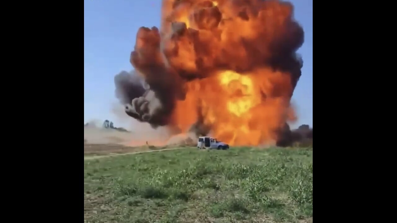 SMALL PLANE ENGINE FAILURE💥🛩️📸CRASH ON OPEN FIELD🚐🔥🛩️🔥💫