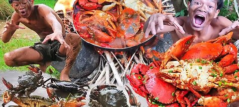 "I actually found some big crabs in a small pond. #ThaiFood #trending #viral"