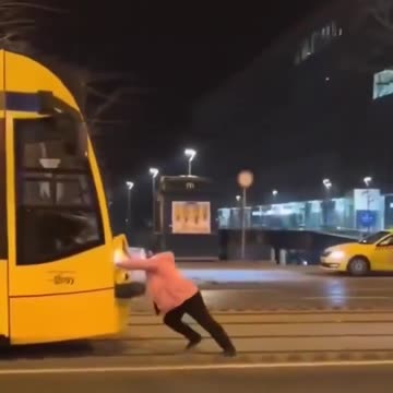 Immigrant in Germany tries to stop a tram so he can pray in the middle of the