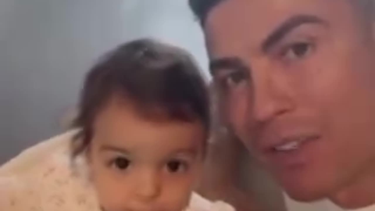 Message from Cristiano and Bella to mom Gio