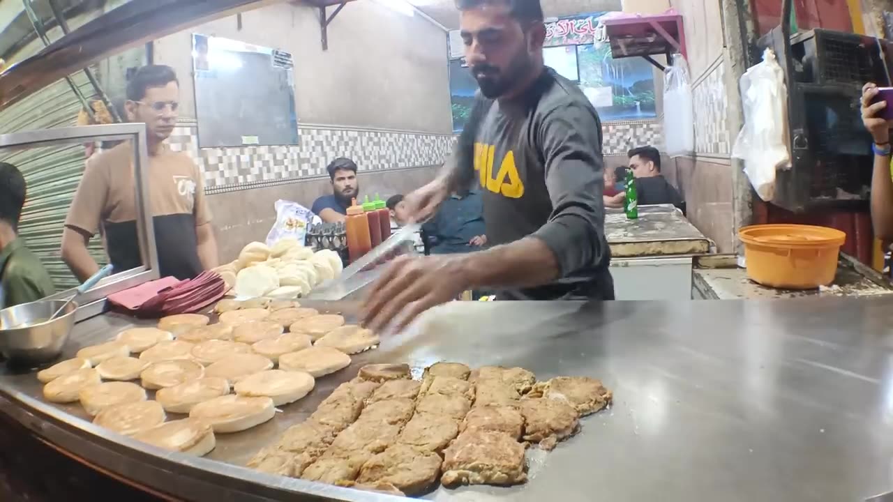 Street Food Lahore Pakistan - Best Chicken Anda Tikki Bun - Asian Street Food - HOW TO MAKE BURGER