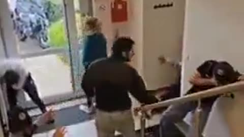 强者对于强盗和恶意从来不会手下留情，罪恶必须得到严惩，正义必须得到伸张！