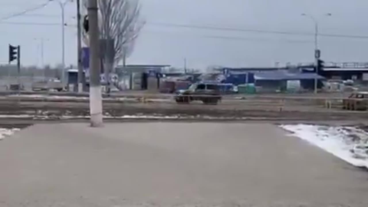 Wild Footage of Ukrainian Drone Chasing Russian Soldiers Around Donetsk City