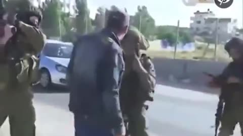 BRAVE man stands up to a group of Israeli COWARDS