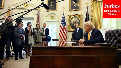BREAKING NEWS： Trump Answers Multiple Reporters' Questions While Signing New Executive Orders