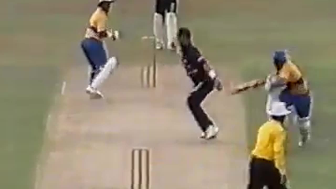 Legend Kapil dev bowling against srilanka