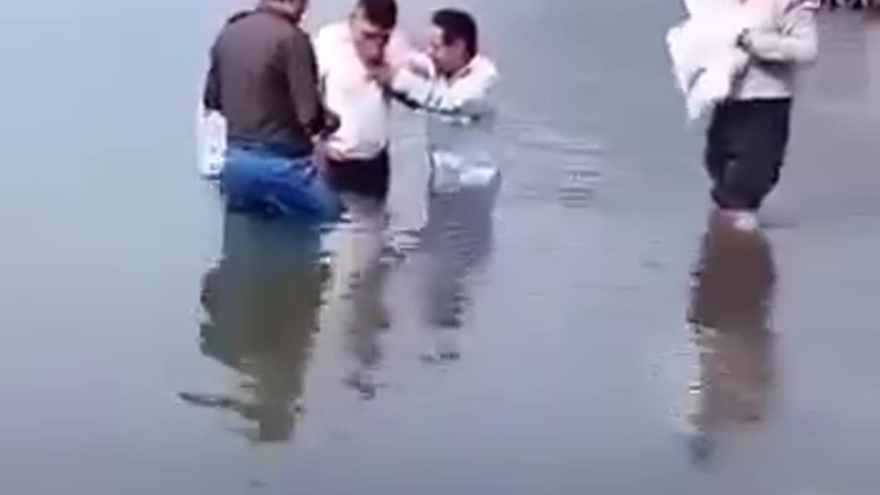 Hombre muerto en bautismo evangélico