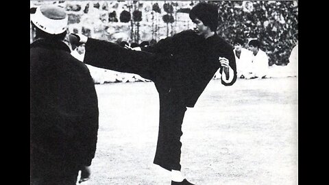 Cross kick Studio Films Bruce Lee Enter the Dragon