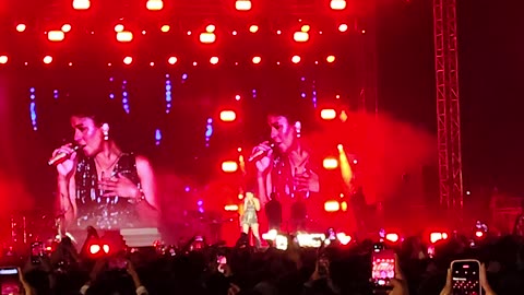 Sunidhi Chauhan Parul concert