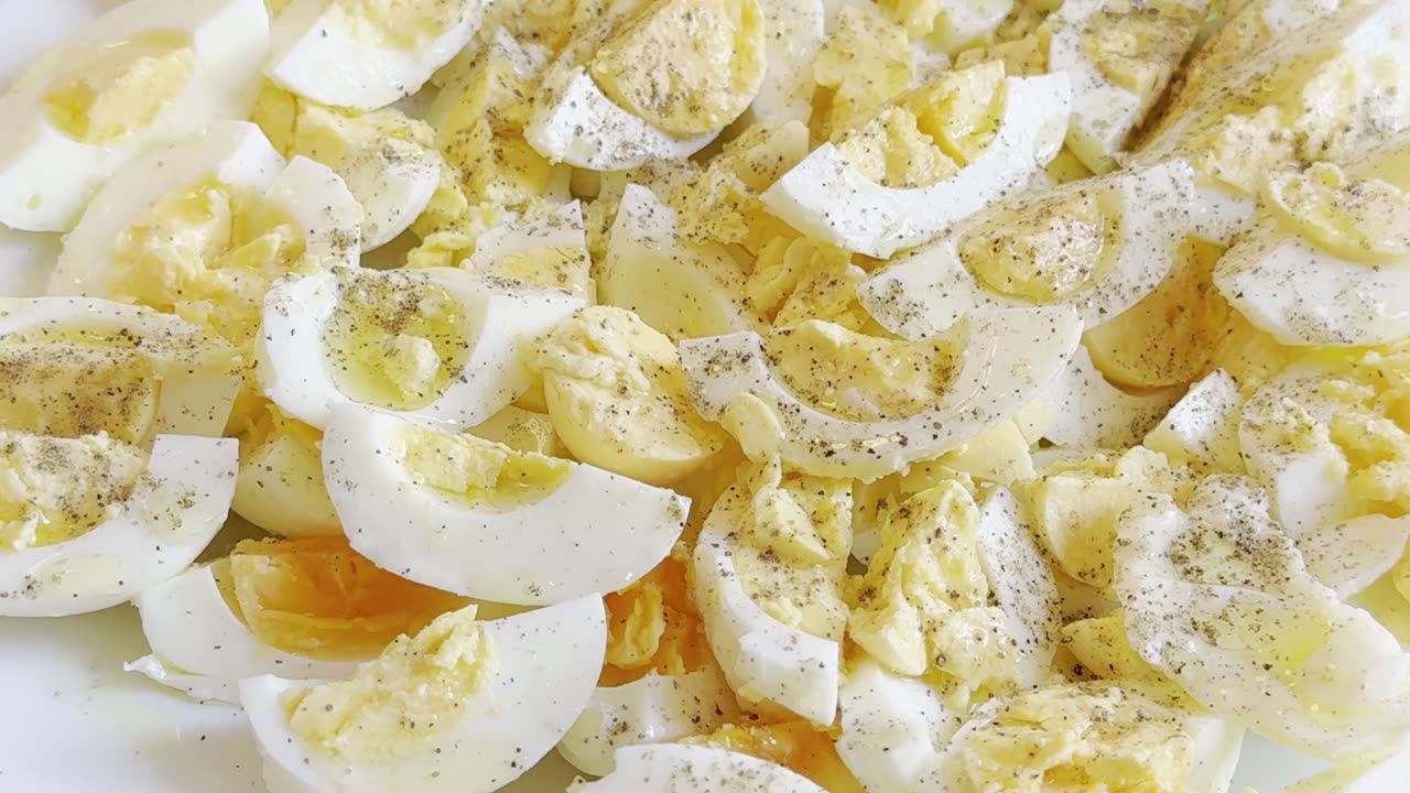 How Many Minutes is the Healthiest Time to Boil Your Eggs?