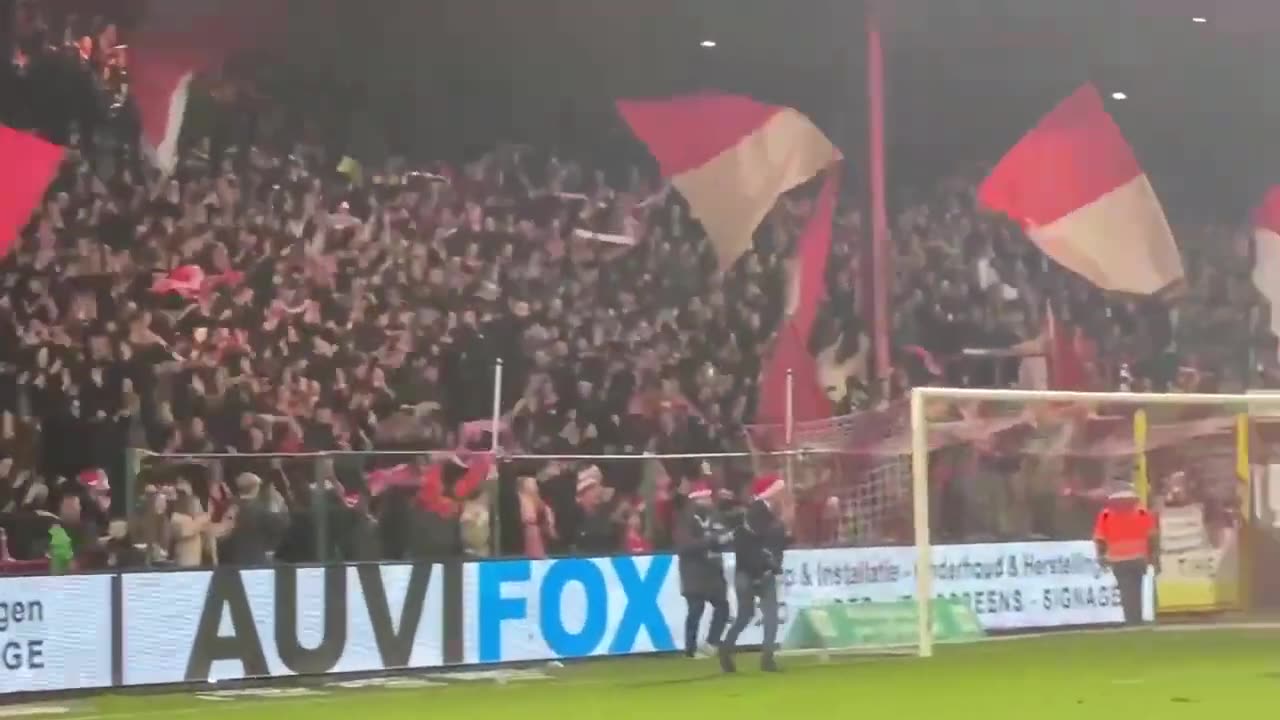 KV Kortrijk 'De Kerels' (The Guys) amazing atmosphere