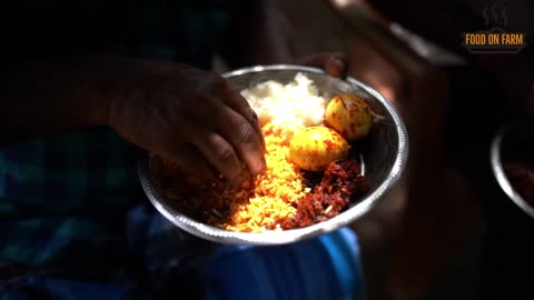"Spicy onion-fried eggs"