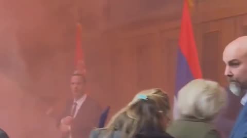 CIRKUS U SKUPŠTINI SRBIJE: Veliki skandal i ozbiljan incident..