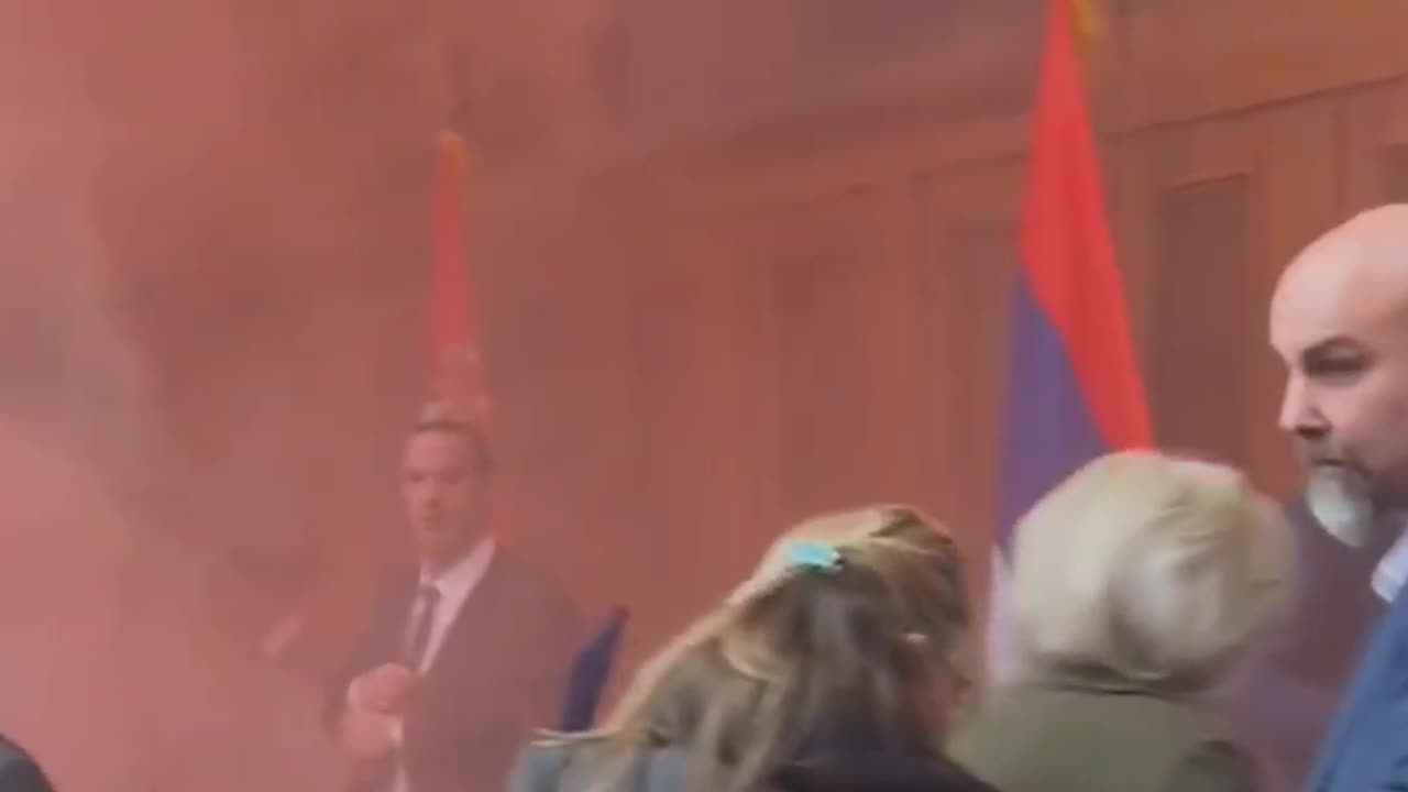 CIRKUS U SKUPŠTINI SRBIJE: Veliki skandal i ozbiljan incident..