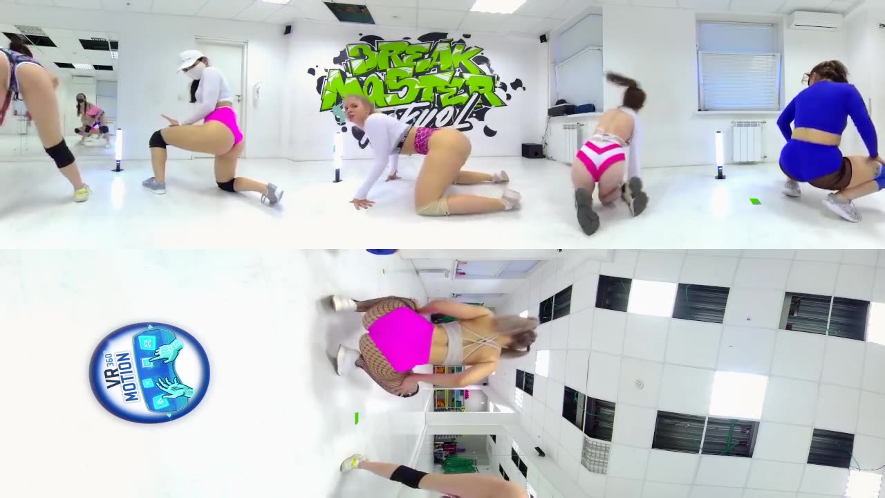 DANCING IN TWERK STYLE