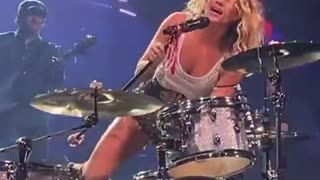 Carrie Underwood playing the drums is America’s vibe right now!