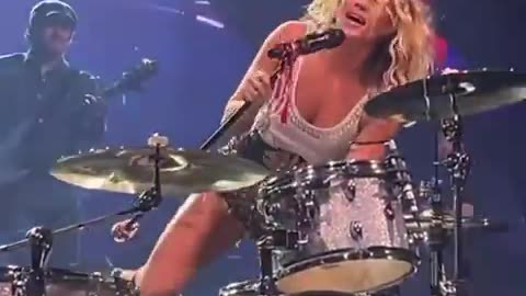 Carrie Underwood playing the drums is America’s vibe right now!