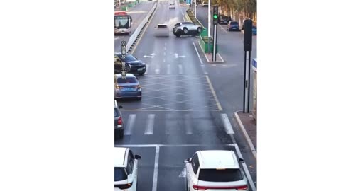 Shocking Car Crash Caught on Camera – You Won’t Believe What Happens Next! 🚗💥