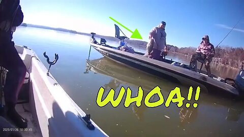 Fishing on the Tennessee River 9.5lb LARGEMOUTH!!