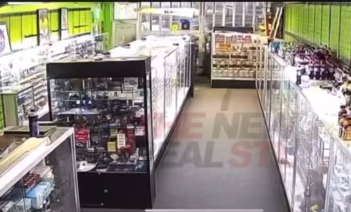 Dude Went Into Hiding After His Opps Was Following Him Into A Store And Made His Move In Time