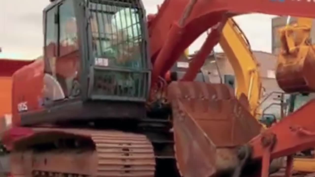 Lowboy Trailer Shipping in Action! Heavy Excavator on the Move 🚛🔥