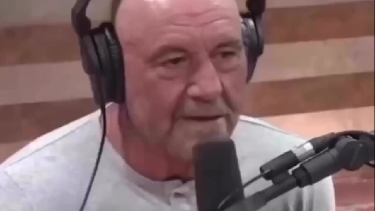 Ben Shapiro and Joe Rogan argue about the beach that makes you old