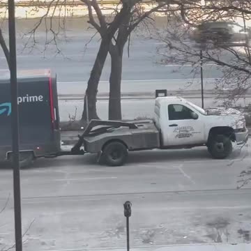 Chicagoans, if your Amazon packages are late, here’s why. 😂😳😂