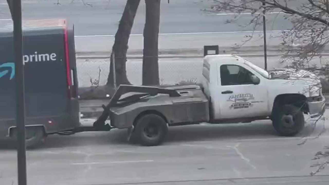 Chicagoans, if your Amazon packages are late, here’s why. 😂😳😂