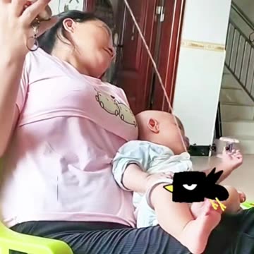 Funny video of a child urinating and wetting his mother's face video 2025 skc.com 56