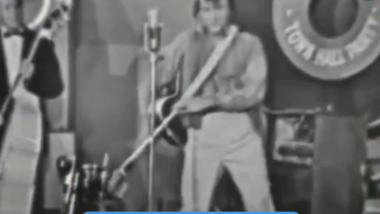 JOHNNY CASH PRETENDING TO BE ELVIS PRESLEY