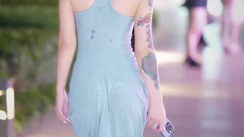 #Beautiful girl #Street shot #perfectoutfit #fashionstyle #perfectbeauty #fashiontrends