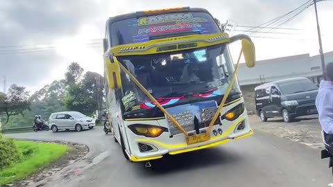 the sound of the bus horn is just like music