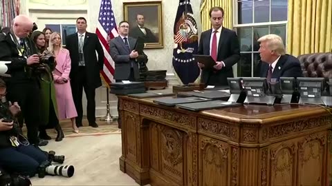 Donald's Trump Signs additional executive orders in oval office