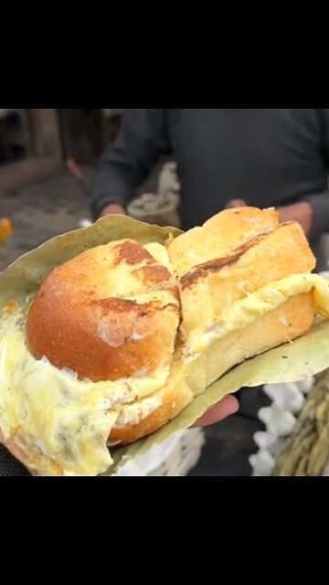 Egg Toast that cost 0.4$ Indian Streetfood