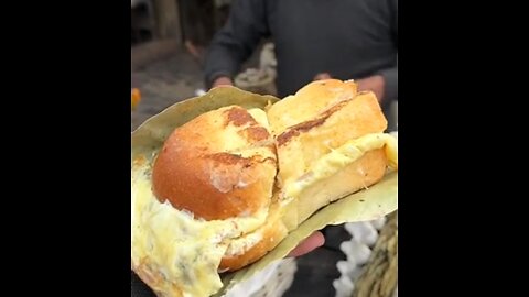 Egg Toast that cost 0.4$ Indian Streetfood