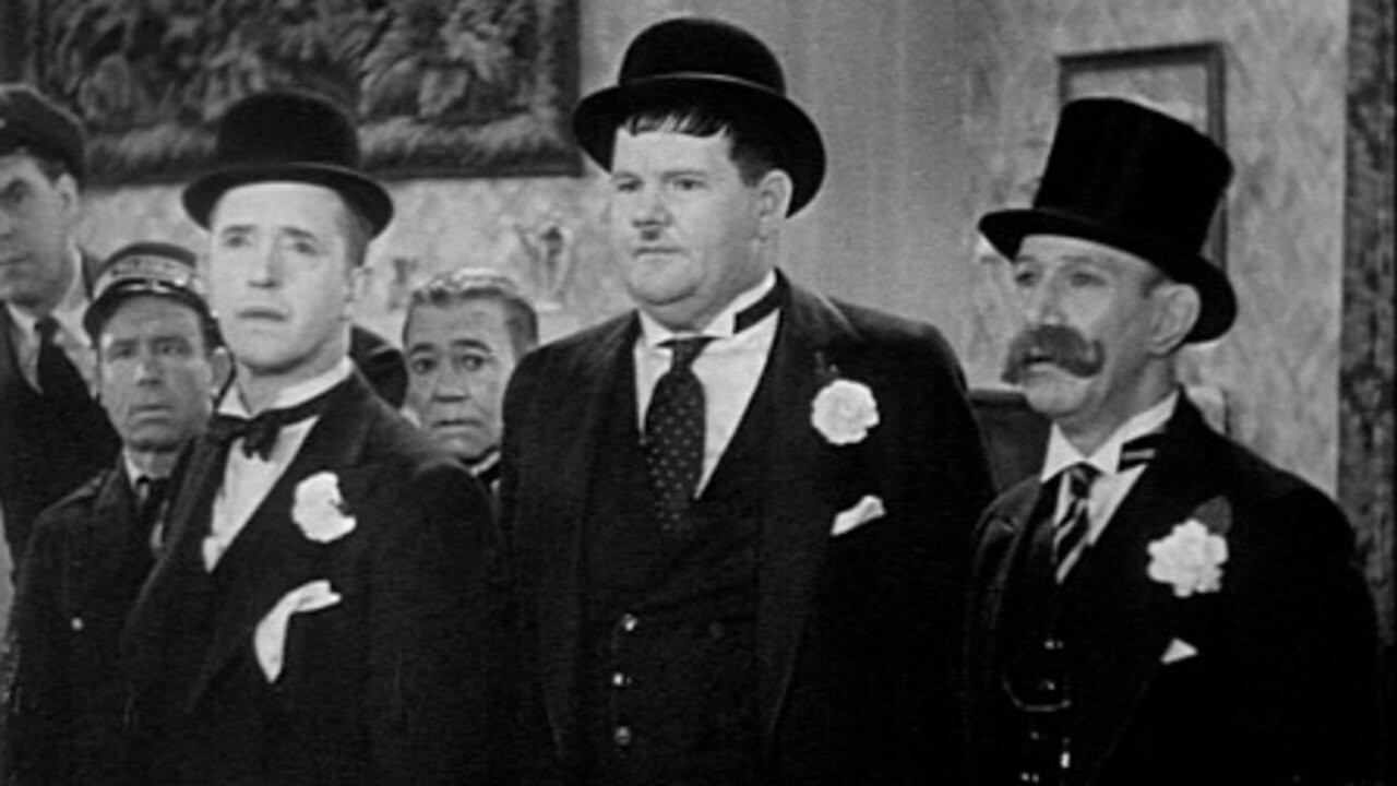 Laurel & Hardy - ME and MY pal (1933)