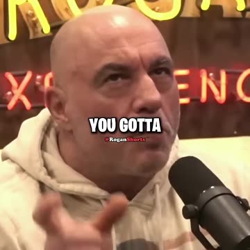 JOE ROGAN REACTS TO CNN ROASTING TRUMP