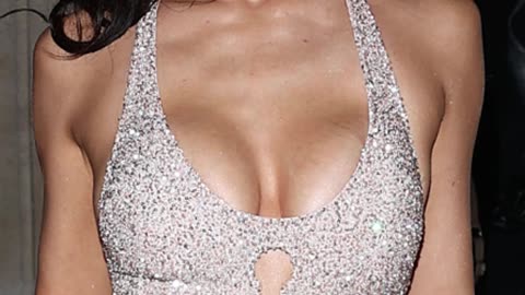 Kylie's Jenner Glamorous Struggle: Love Hurts (Literally)! Funny Sarcastic News
