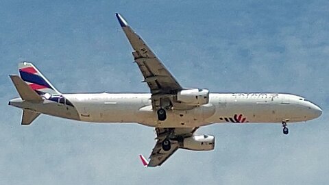 Airbus A320NEO PR-XBH coming from Santiago and Airbus A321 PT-MXM from Natal to Fortaleza