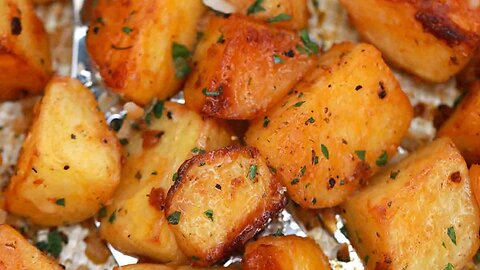 Crispy Garlic Roasted Potatoes – Perfect Every Time!