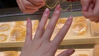 This gold ring is the dream find of the year!.hd